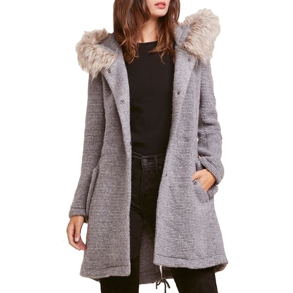 BB Dakota Jackets & Blazers - BB Dakota Hood Faux Fur Trim Ribbed Coat L